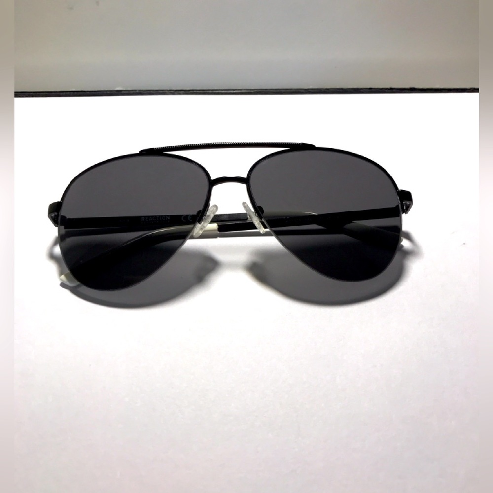 REACTION KENNETH COLE BLACK AVIATOR SUNGLASSES